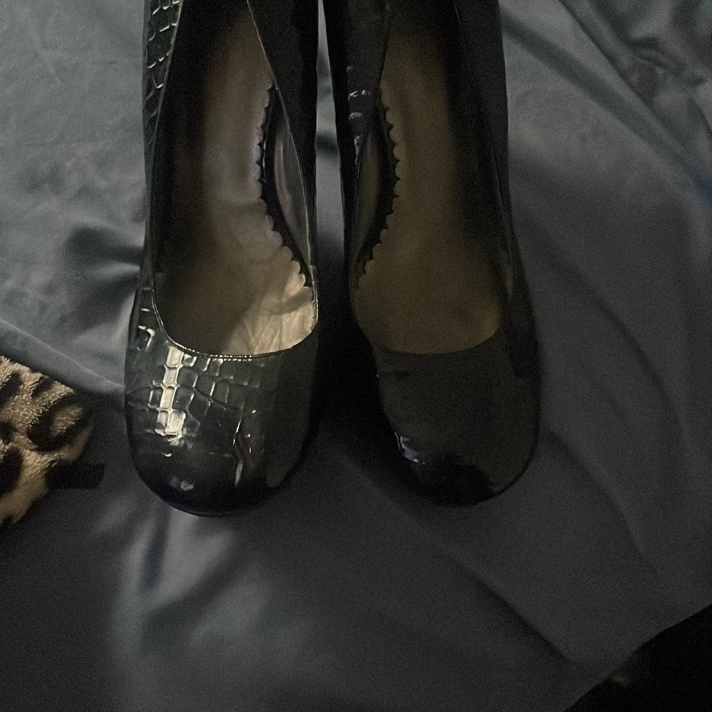 Black closed toe shoes